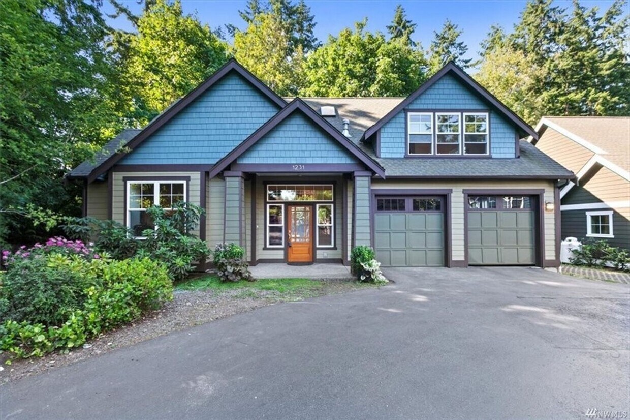 Foto principal - Perfect Location Across from High School