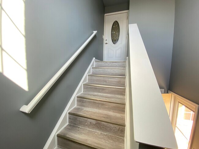 Building Photo - 122 Bertram Dr