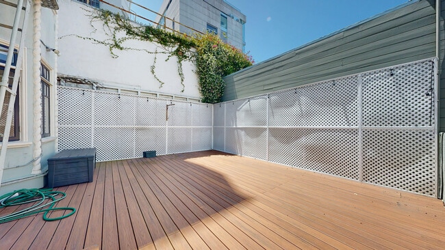 Building Photo - 1305 Lombard St
