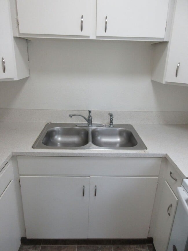 Building Photo - One Bedroom House, Water, Sewer and Garbag...