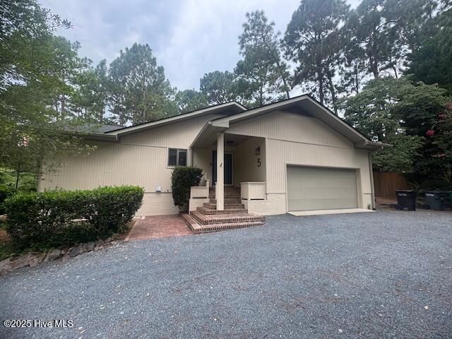 Building Photo - 5 Live Oak Ln