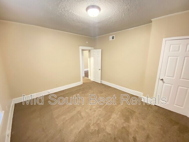 Building Photo - 1058 Tanglewood St