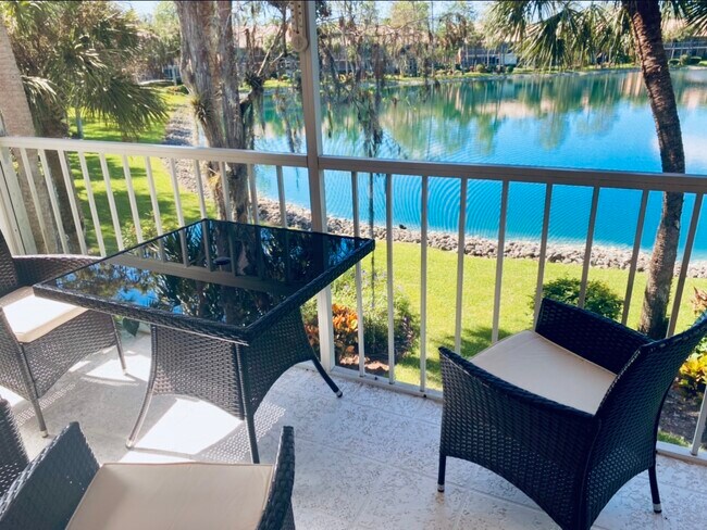 Foto del edificio - 2372 Hidden Lake Dr