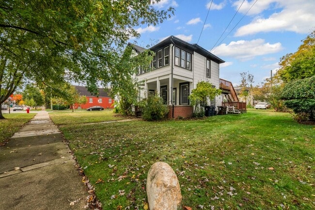 Foto del edificio - 1017 N Holbrook St