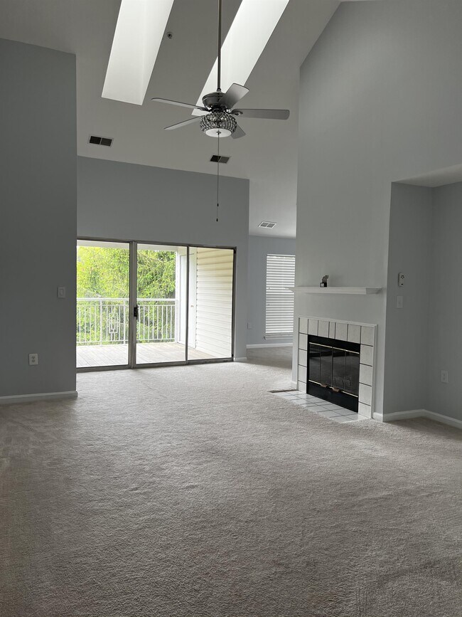 Foto del edificio - 3553 Floating Leaf Ln