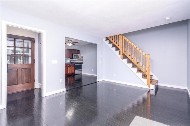 Building Photo - 46 Church Ave