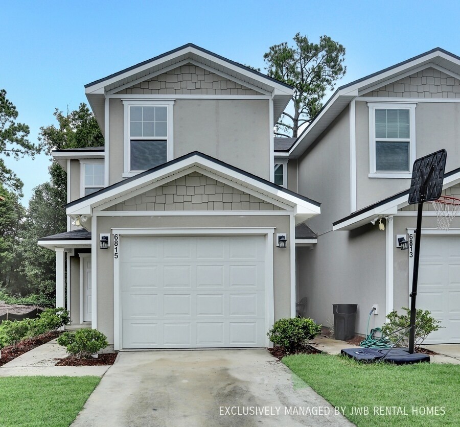 Foto principal - 6815 Lake Mist Ln
