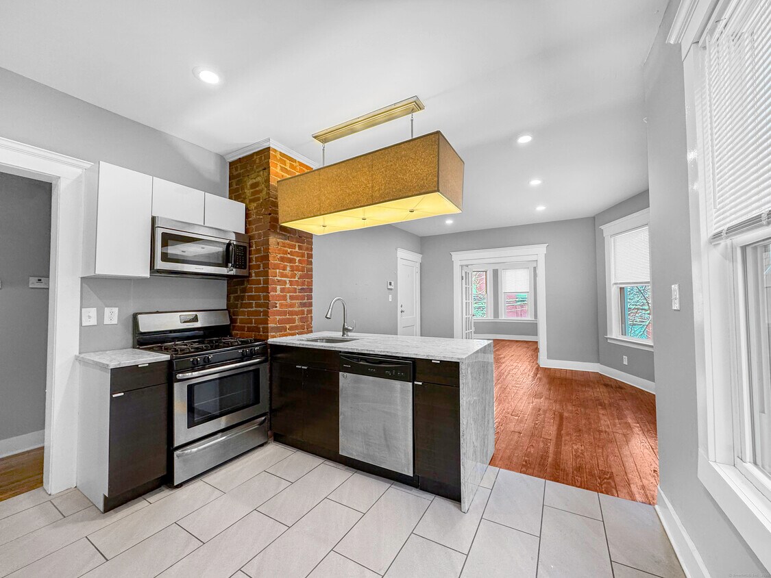 Primary Photo - 248 Nicoll St