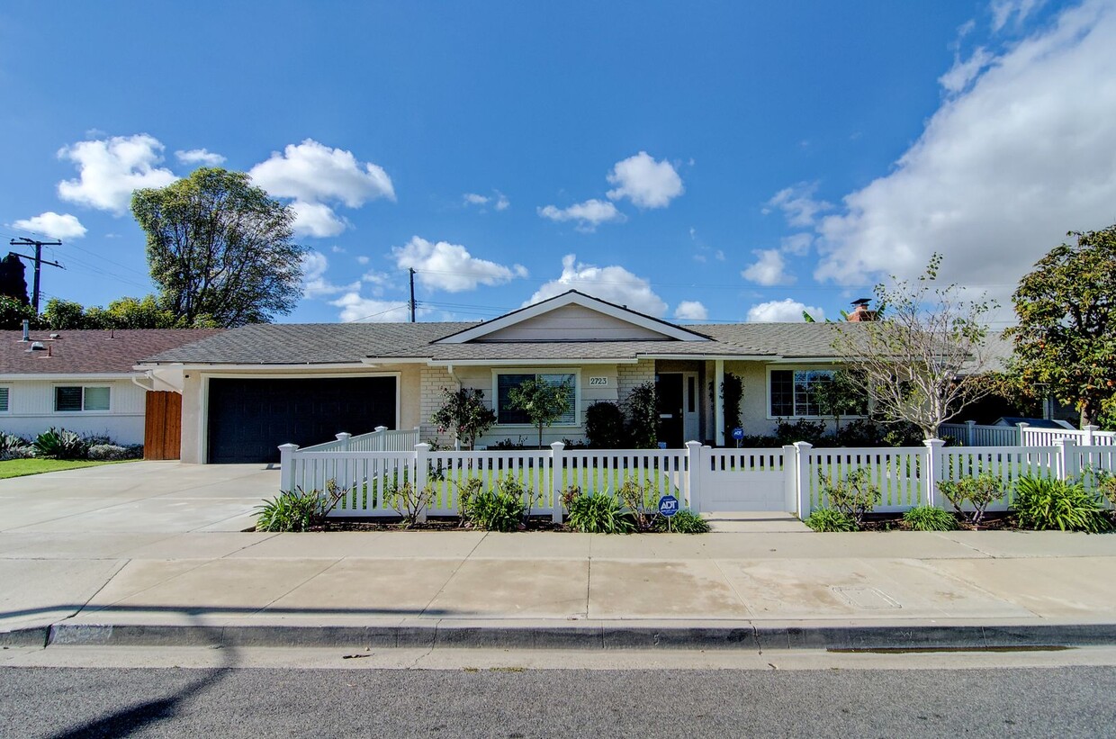 Foto principal - Beautiful 3 Bedroom Costa Mesa Home