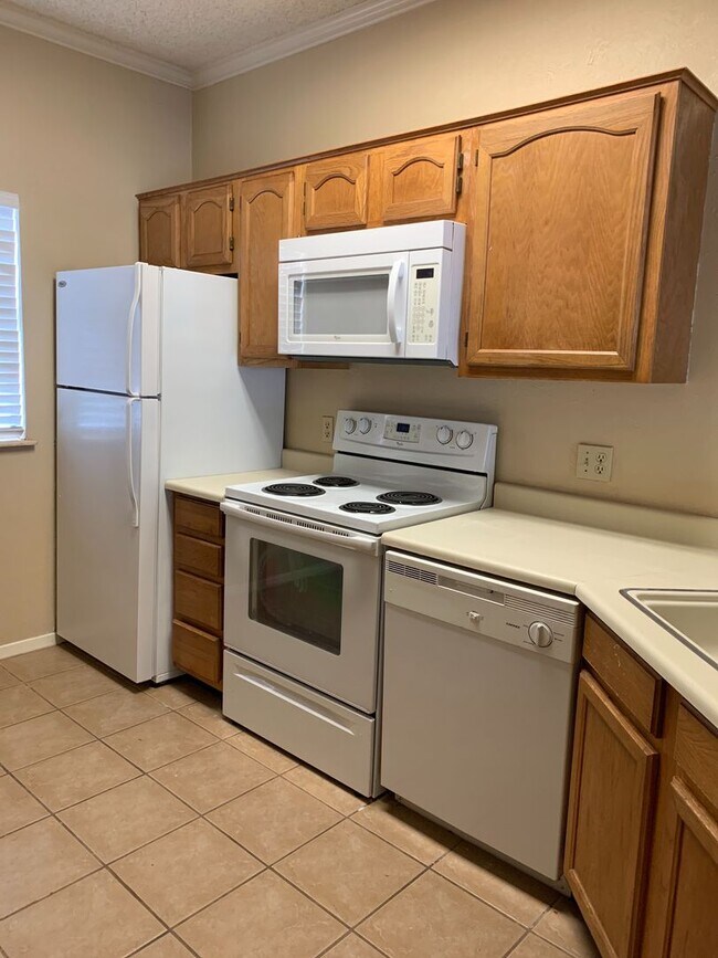 Building Photo - 1024 Mockingbird Ln