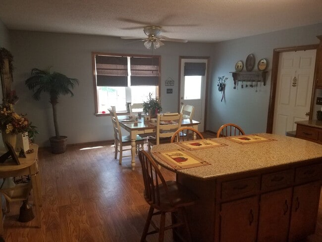 Building Photo - Well kept 3 bedroom in Kanton Ridge.