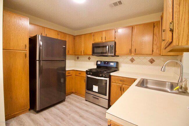 Foto del edificio - 43 Tulip Ln