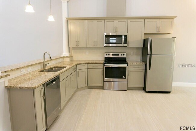Foto del edificio - 64 Farmsworth Dr