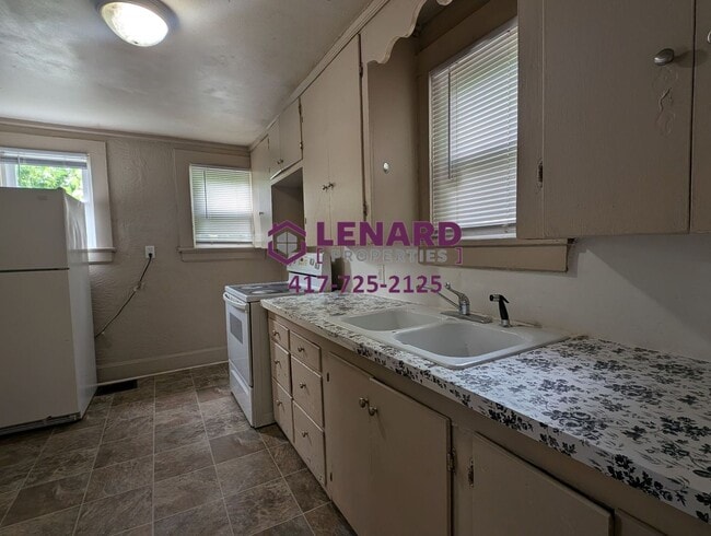 Building Photo - Cozy 2 Bedroom Home!