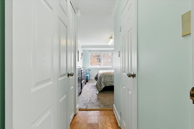 Foto del edificio - 730 24th St NW
