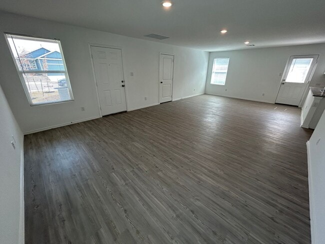 Building Photo - 3BD/2BA with Washer/Dryer Included – Fenced Yard, Garage & Community Pool!