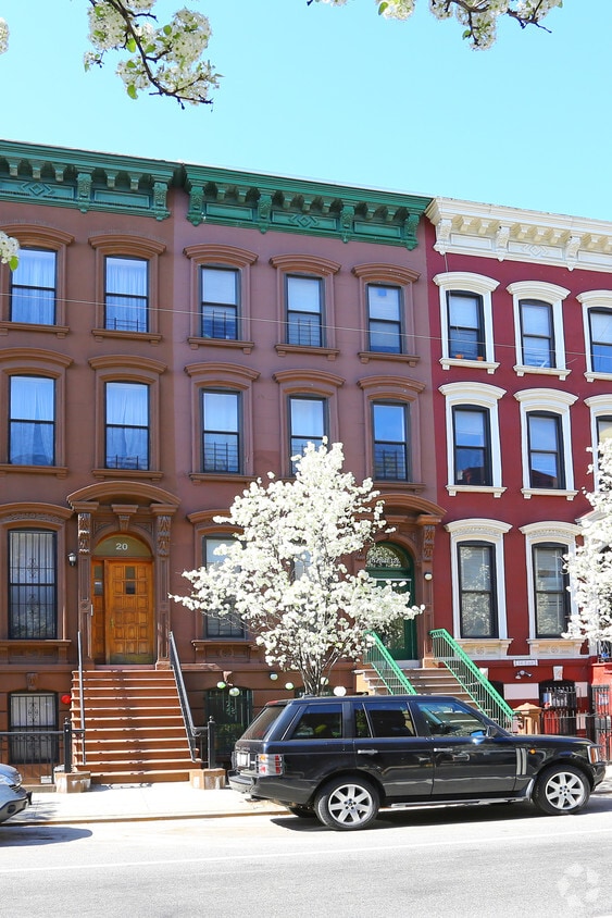 Primary Photo - 18 E 126th St