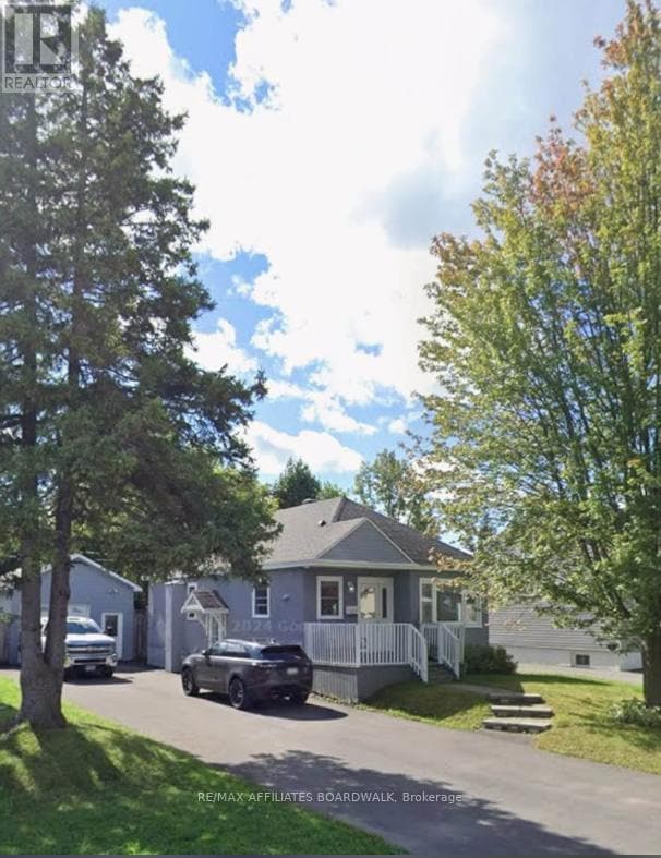 Photo principale - 422 Regis Ave