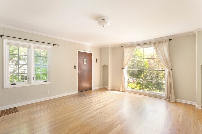 Foto del edificio - 2425 NE Fremont St