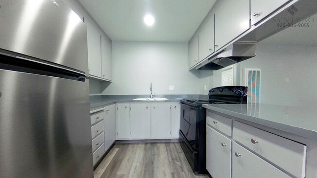 Building Photo - Coming Soon! 2bdrm 1 Bath Apartment off Cl...