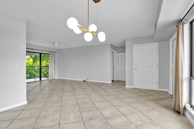 Foto del edificio - 1040 Homewood Blvd