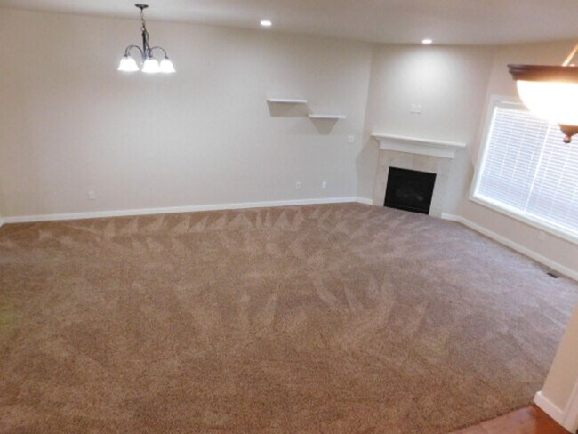 Foto del edificio - 3Bd/2.5Ba Two Story Townhouse - Available ...