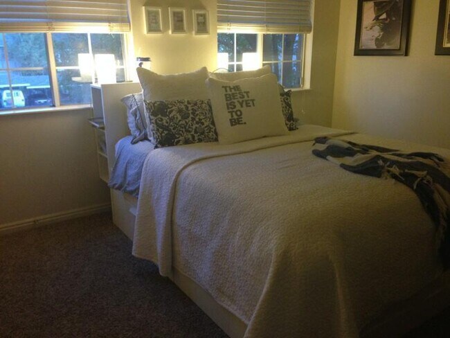 Foto del edificio - Stylish 3 bed 2.5 bath town home in Provo