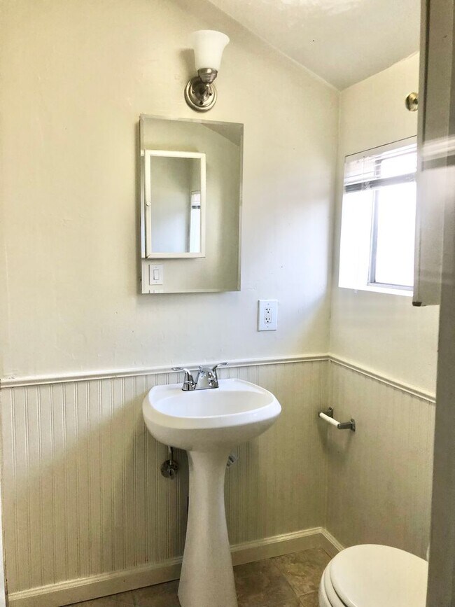 Foto del edificio - 548 W 4th Ave