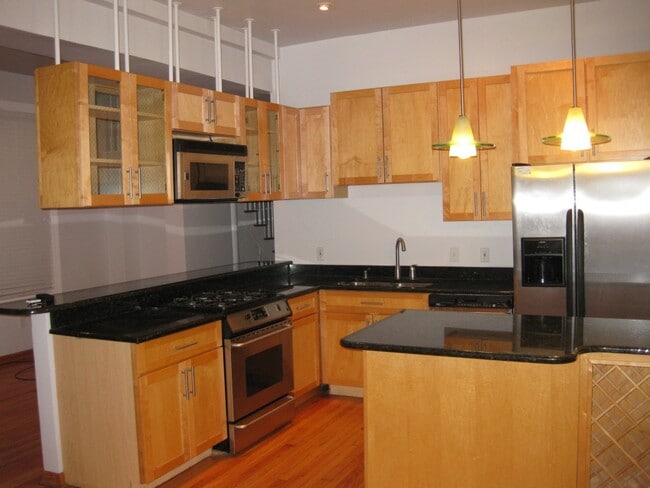 Foto del edificio - 1141 W Addison St