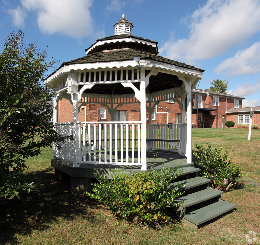 Primary Photo - Clemmons Trace Village Apartments