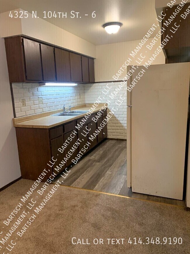 Foto del edificio - 4325 N 104th St