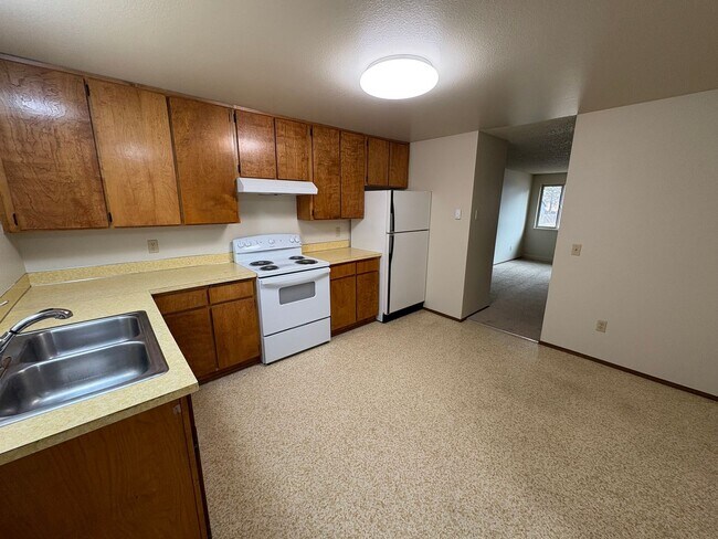 Foto del edificio - 2 Bed/1 Bath Unit Located in SE Bend Triplex - Month to Month Lease Term