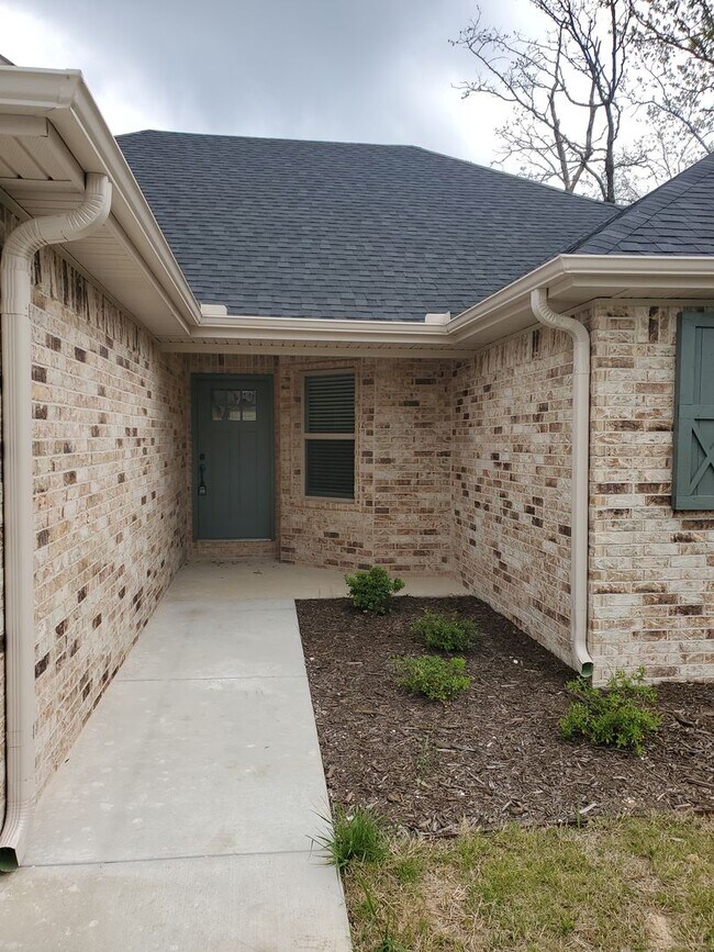 Foto del edificio - Newer 3 Bedroom with Bonus Room Home now a...