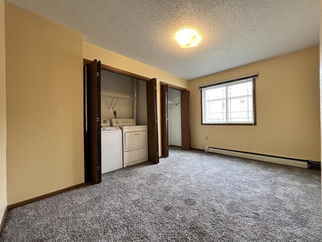 Building Photo - 4620 Vasey Ave