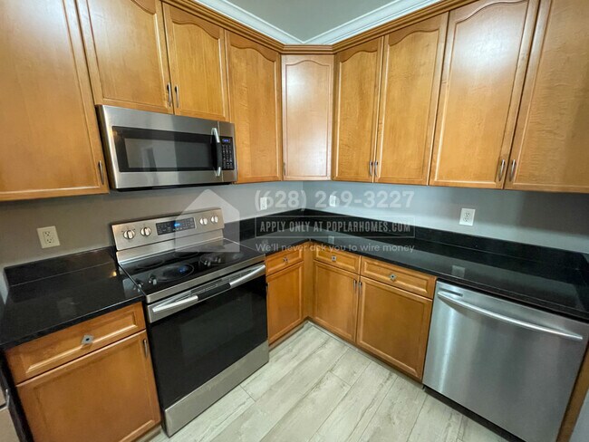 Building Photo - 7160 Sunnywood Dr