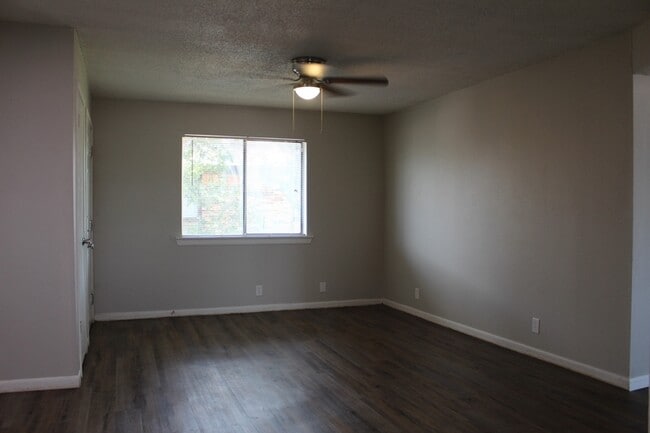 Building Photo - 2135 8th St