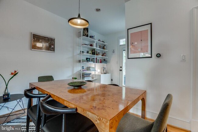 Foto del edificio - 409 Warner St NW