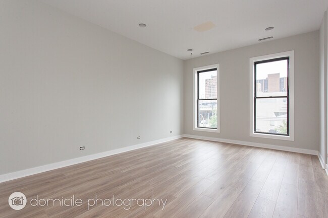 Building Photo - 3000 N Sheffield Ave