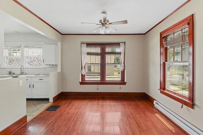 Foto del edificio - 404 E Illinois St