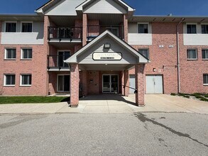 Building Photo - 140 Conway Dr