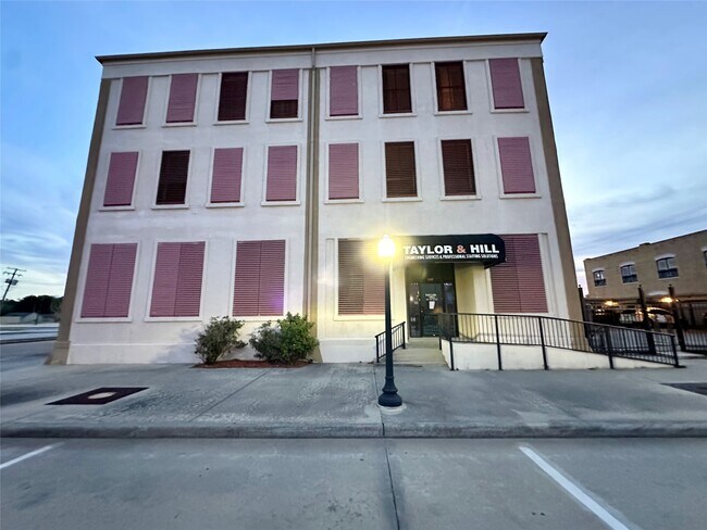 Building Photo - 801 6th St N