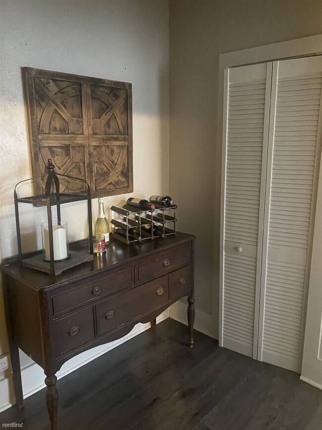 Foto del edificio - 3 br, 1 bath House - 507 West Carpenter St...
