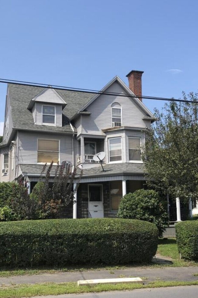 Building Photo - 2089 N Main Ave