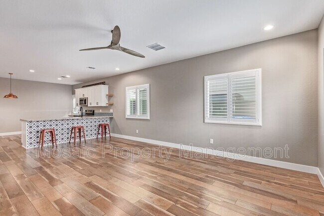 Building Photo - 5009 S 11th Pl