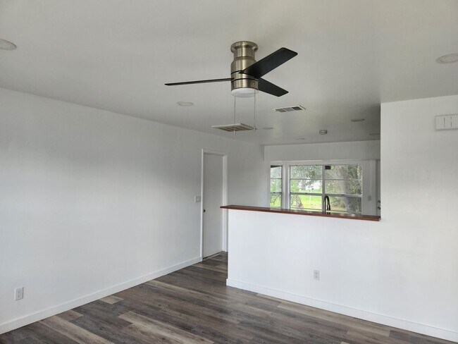 Foto del edificio - Cozy 2BR 1BA house in Buckingham Area RECENTLY REDUCED!