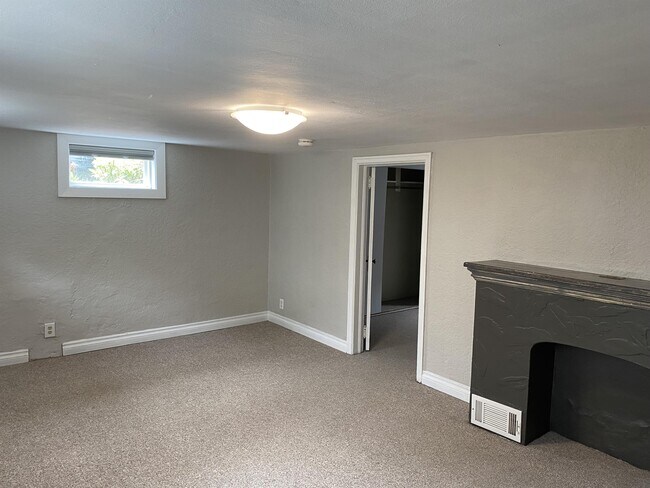 Building Photo - 635 Yellowstone Ave