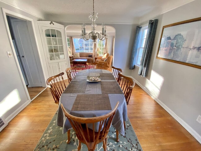 Building Photo - 2336 Canterbury Rd