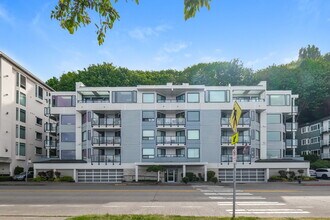 Building Photo - 1639 Harbor Ave SW