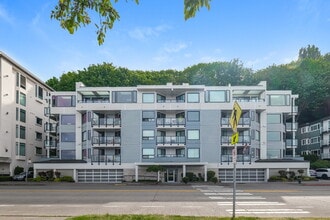 Building Photo - 1639 Harbor Ave SW