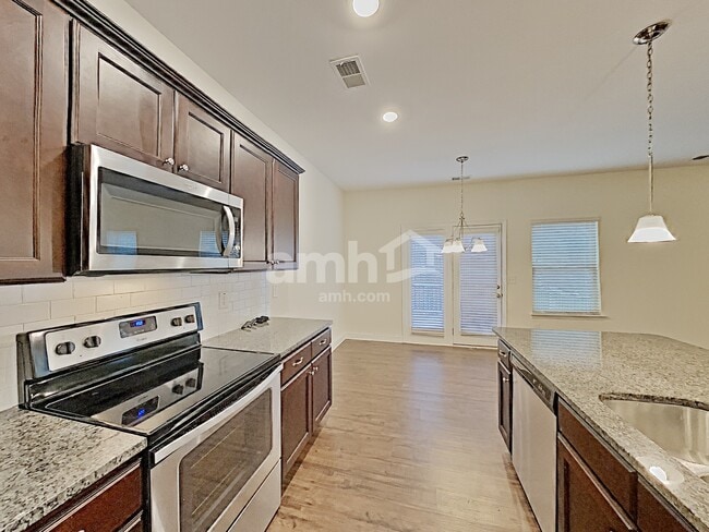 Building Photo - 411 Pearson Cir